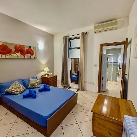 In Paceville 200m From Spinola Bay *